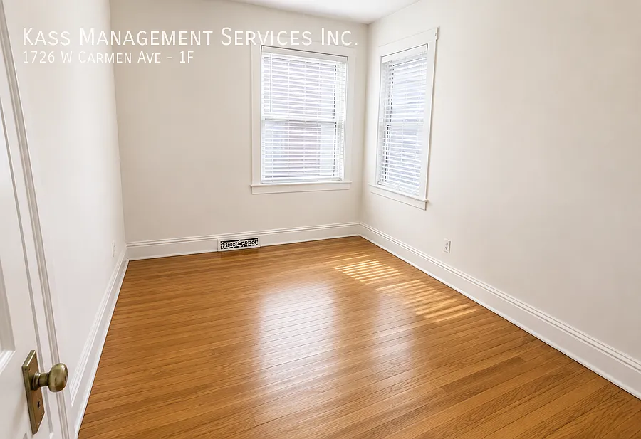 Beautiful 4 bed 2 bath Carmen Avenue Gem Near Andersonville — Photo 2