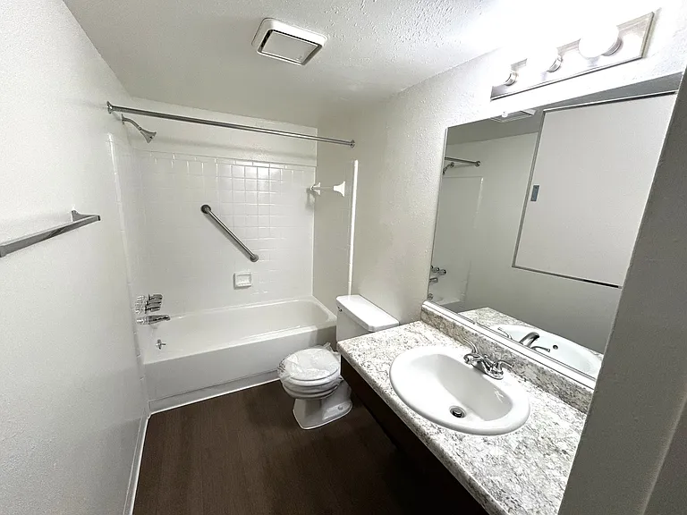 Windsor Place Apartments — Photo 142