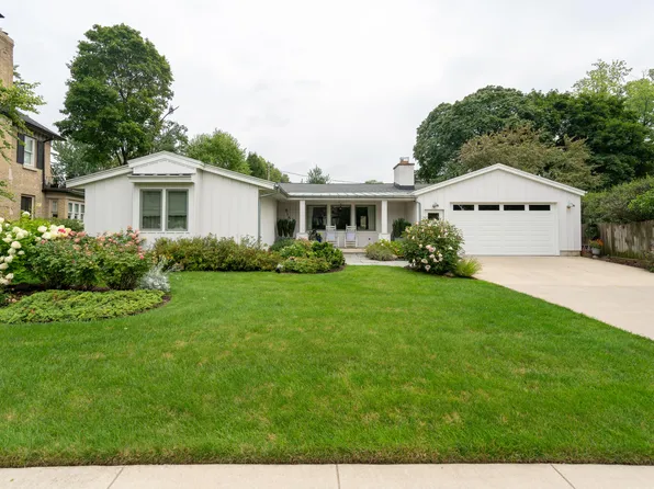 818 Iroquois Dr SE, Grand Rapids, MI 49506