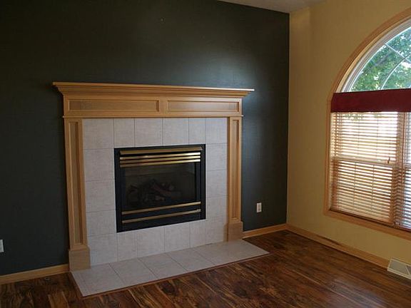 3rd image of 307 Glen Carin Dr NE
