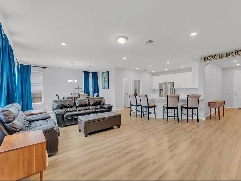 13916 Lyndon B Johnson St — Photo 6
