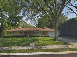 1047 Oxford Rd #0, Deerfield, IL 60015