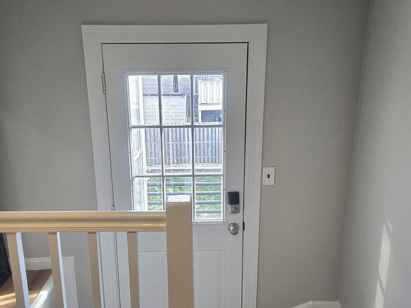 4th image of 838 Roosevelt Ave Floor 2