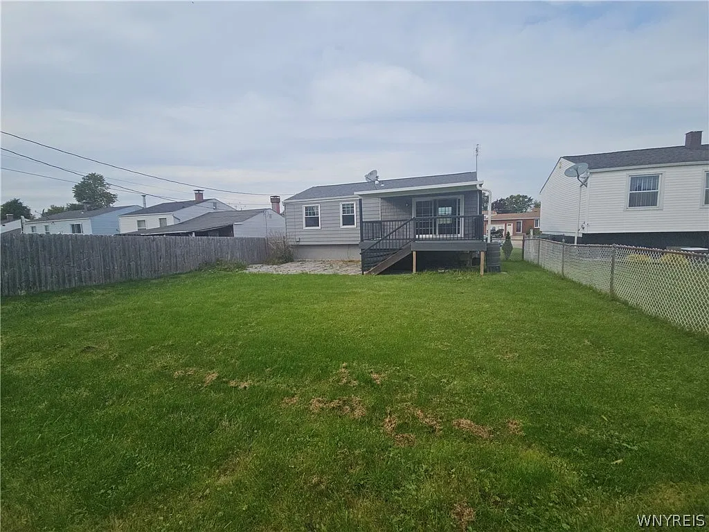 3 bed, 1.0 bath, 936 sqft, $2,650 — Photo 3