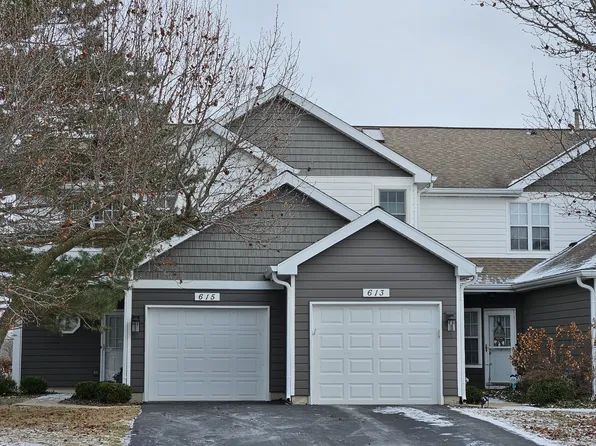 615 Woodhaven Dr, Mundelein, IL 60060