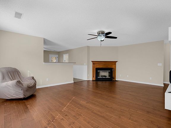 3rd image of 281 Timbermill Dr