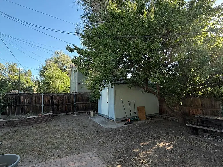 516 E Dale St — Photo 15