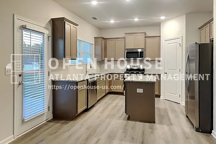 4 bed, 2.5 bath, 1714 sqft, $2,200 — Photo 4