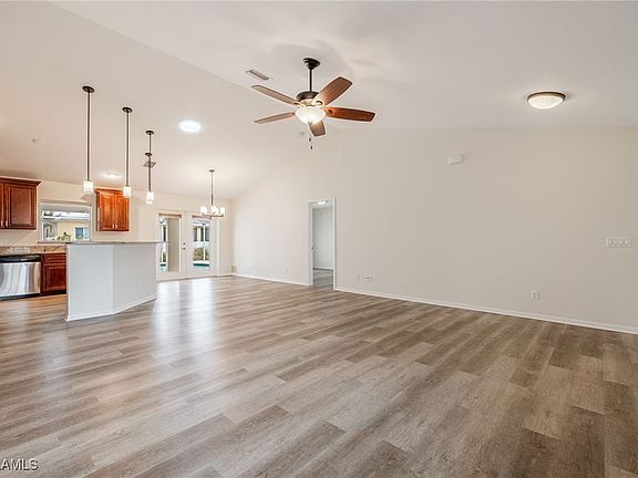 4th image of 4029 Surfside Blvd