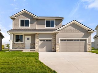 17230 Northview Dr, Urbandale, IA 50323