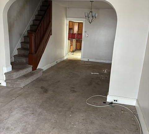 5th image of 207 Ellis Ave