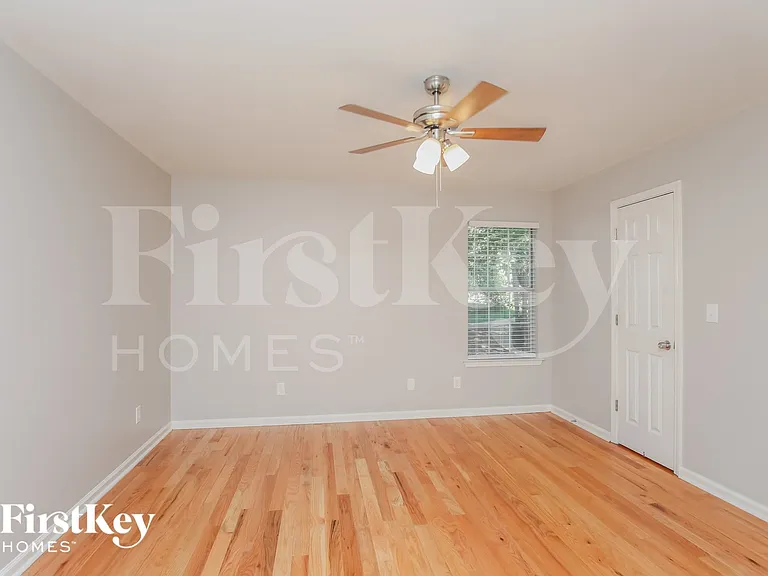 441 Bakers Bridge Cir — Photo 8