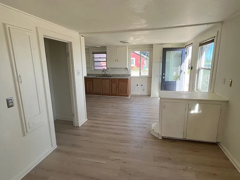 15293 S Colorado Ave — Photo 3
