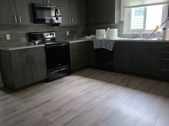5th image of 716 Elm St