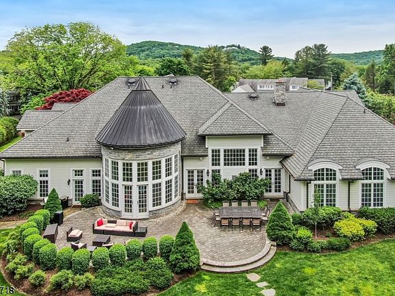 3rd image of 385 Longbow Dr