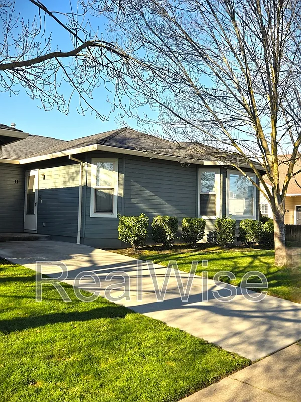 3 bed, 2.0 bath, 1300 sqft, $1,795 — Photo 1