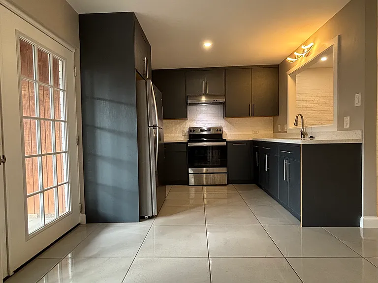 1014 Ursula St — Photo 6
