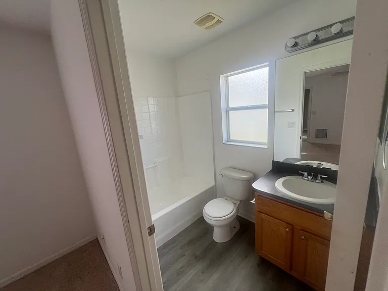 857 Buchanan Ave SE — Photo 10