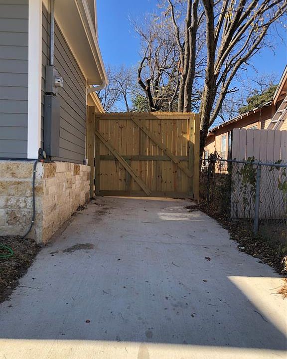 2nd image of 1439 Harlandale Ave