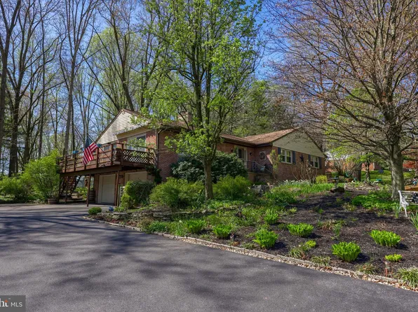 112 Timber Rd, Mount Gretna, PA 17064
