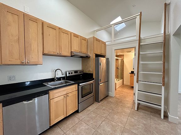 5th image of 1168 College Ave