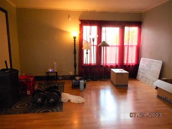 3rd image of 618 N Avon St