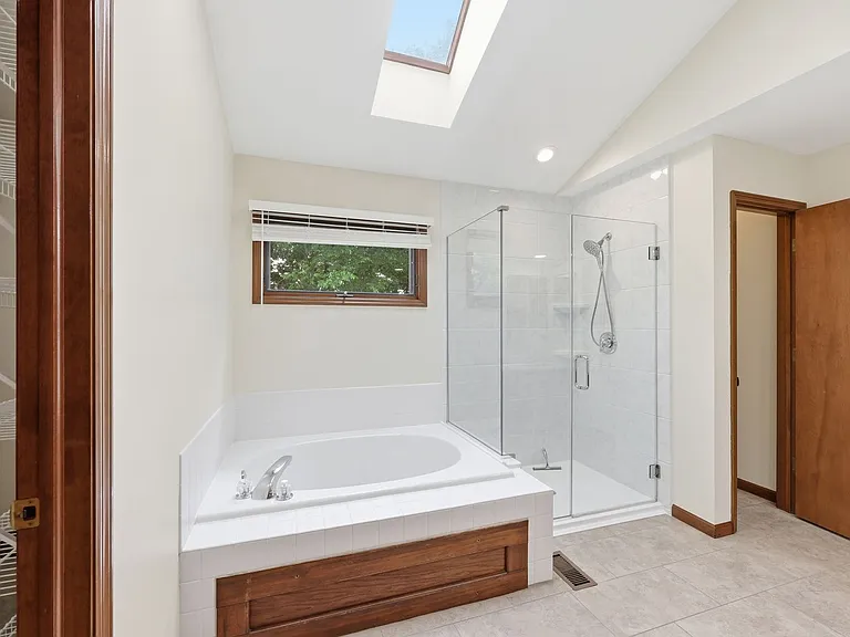 7666 Windwood Dr — Photo 20