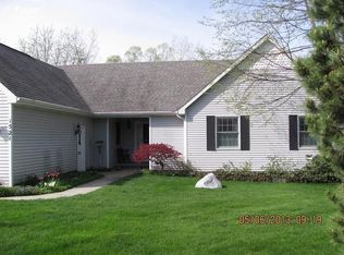 1521 Eden Gardens Dr, Fenton, MI