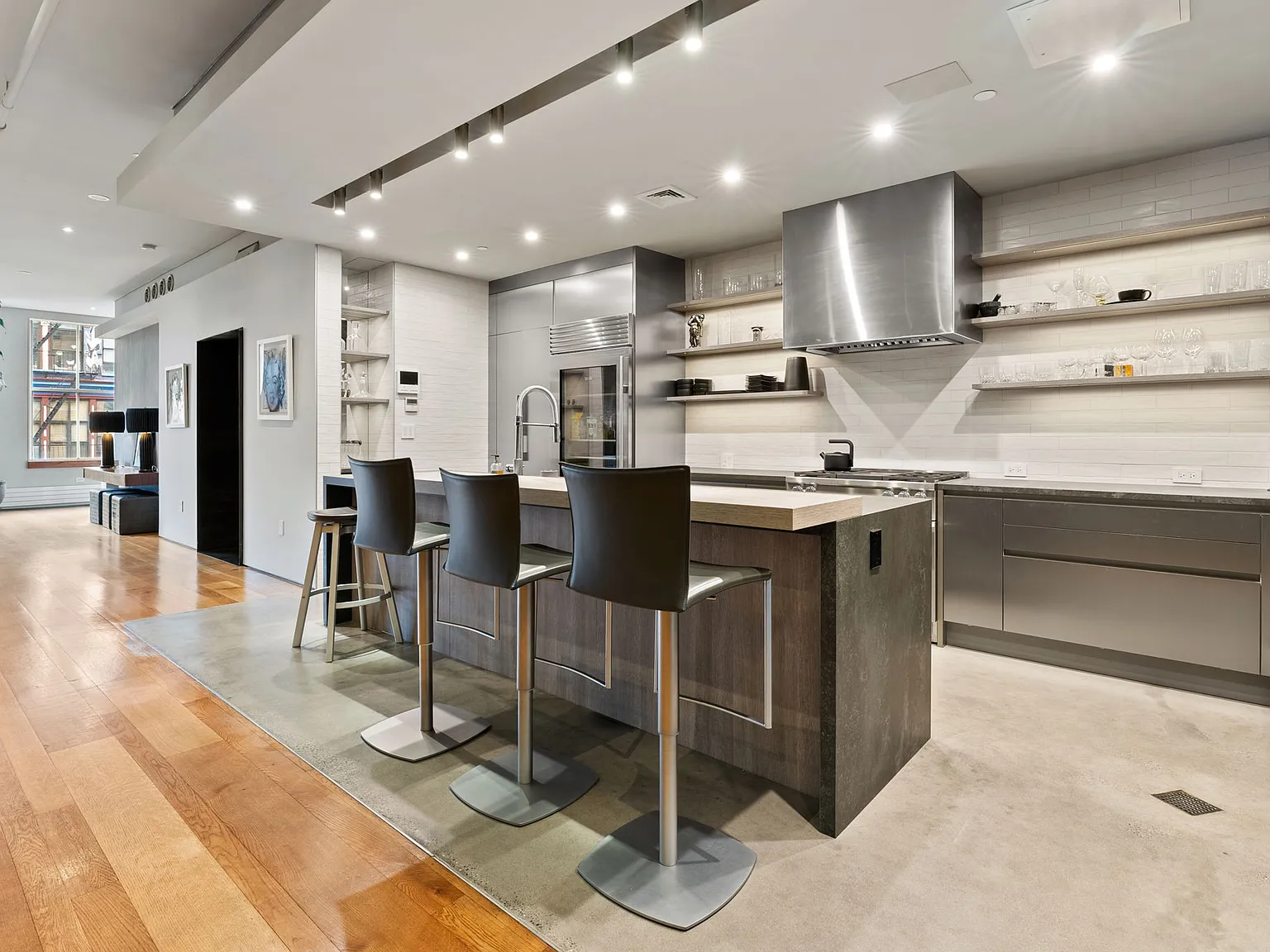 459 West Broadway — Photo 3