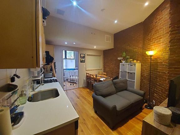 5th image of 164 E 112th St #1AA