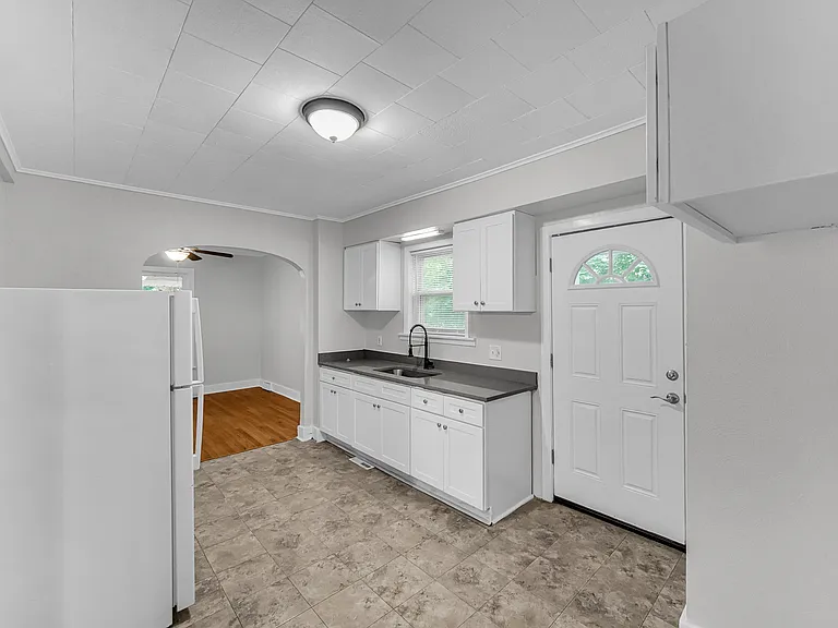 261 W Main St #1 — Photo 8