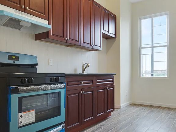 2nd image of 1538 Bryant Ave Floor 2