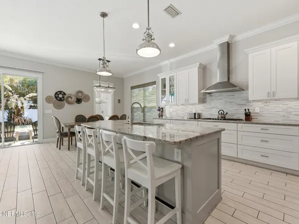 562 14TH Avenue S, Jacksonville Beach, FL 32250