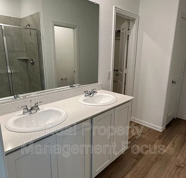 239 Jenkinson Dr — Photo 12