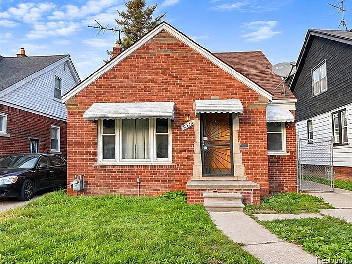 3 bed, 1.0 bath, 1260 sqft, $1,550 — Photo 1