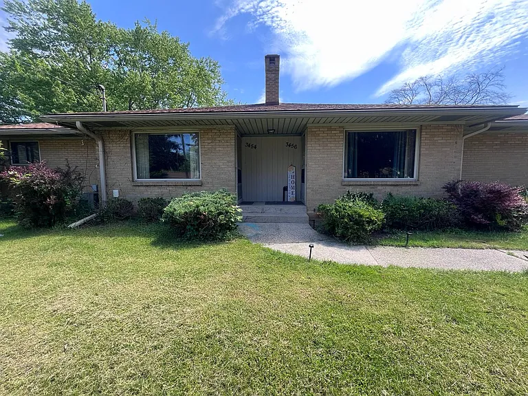 3454 Brooklyn Ave SE — Photo 1