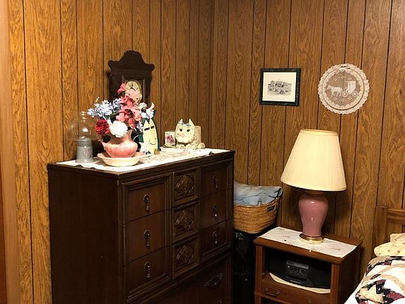 5th image of 2420 Holly Ave