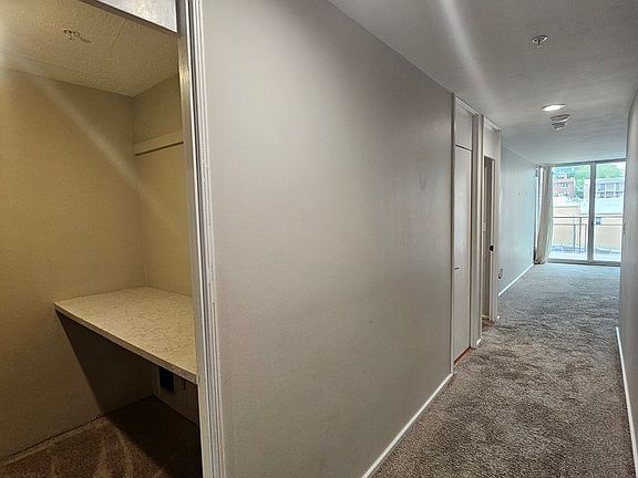 5th image of 3000 Farnam St APT 3I