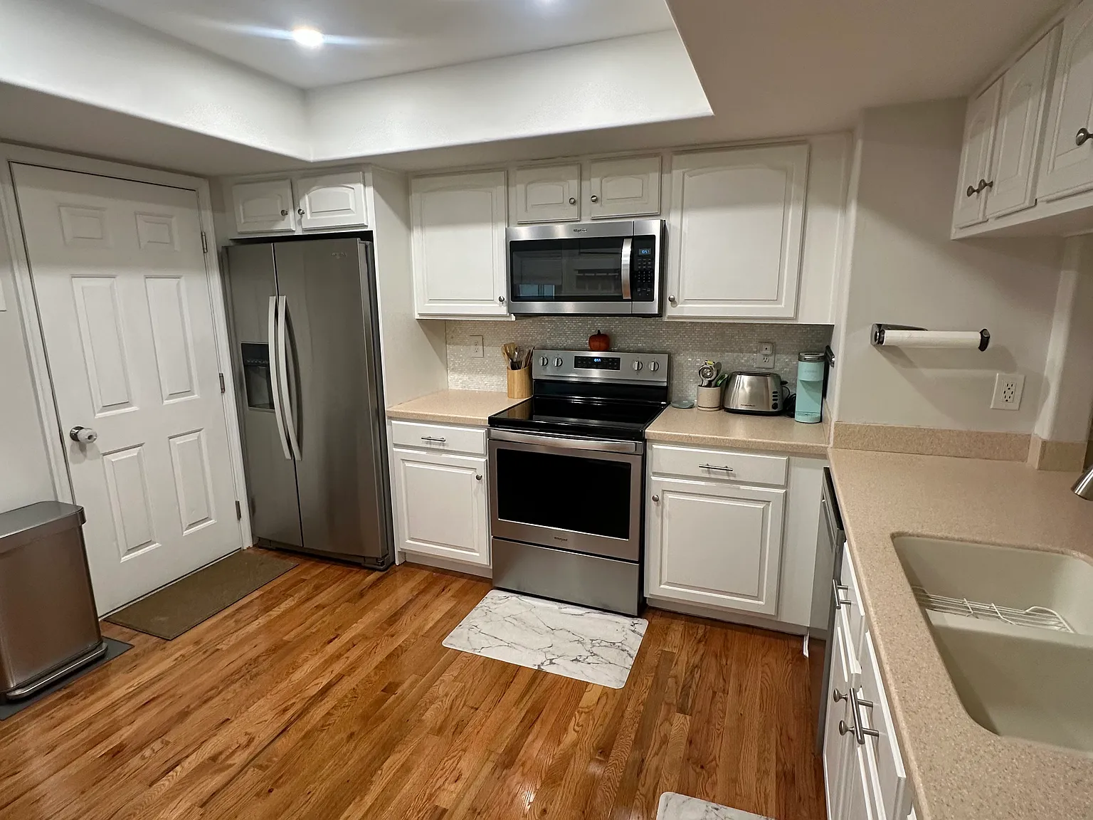3 bed, 2.5 bath, 1750 sqft, $2,600 — Photo 4