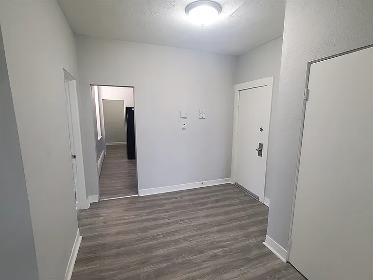 4 Abbotsford St #9 — Photo 5