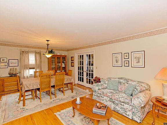 4th image of 7 Pinewood Dr