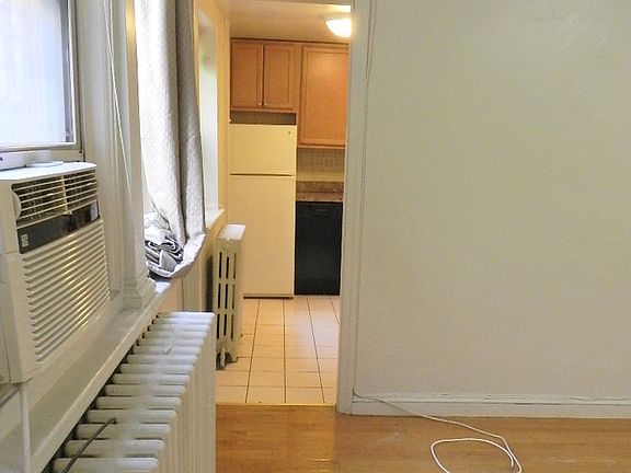 3rd image of 30 S 22nd St APT 3