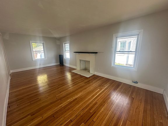 5th image of 28 Hovey St