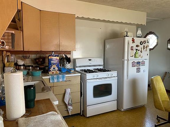 5th image of 1409 E John St