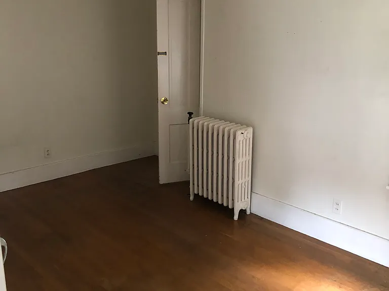 21 Crescent St #4 — Photo 8