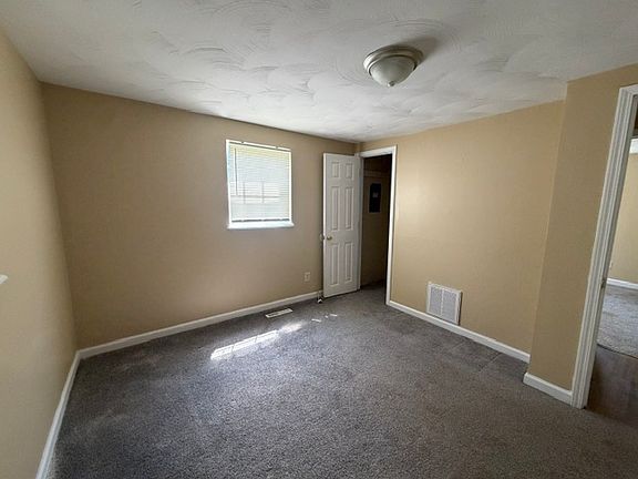 5th image of 2238R Chestnut St