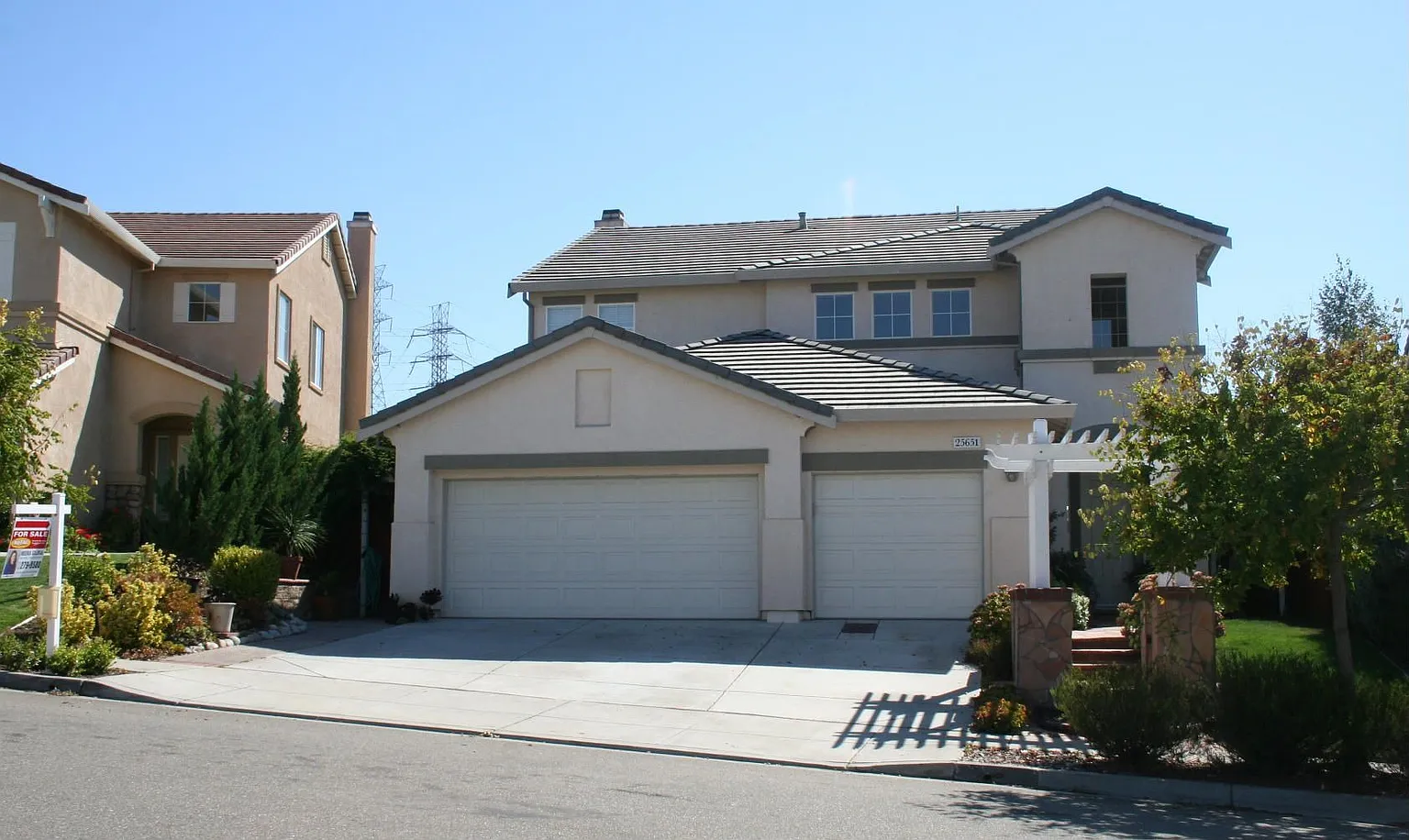 25651 Crestfield Dr photo 1