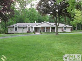 2696 Kentmoor Rd, Bloomfield Hills, MI 48304