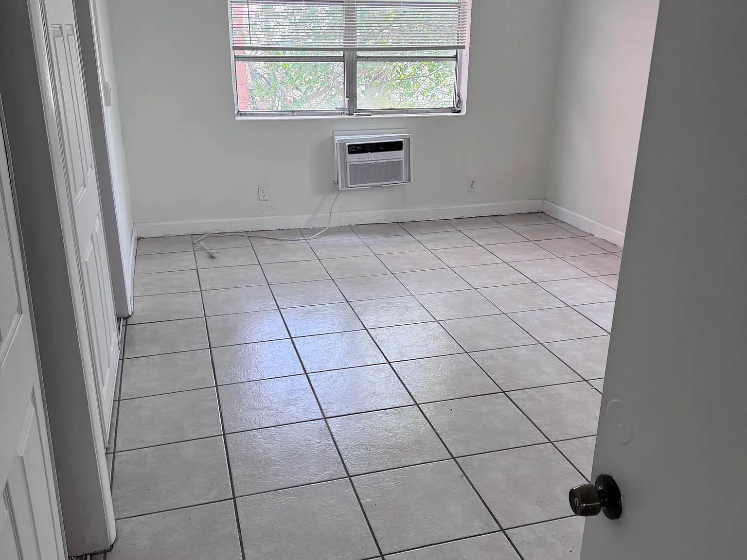 2 bed, 1100 sqft, $2,200 — Photo 3