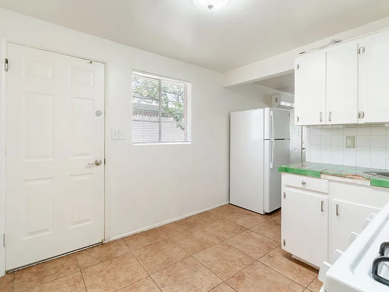 3225 E Patricia St — Photo 8